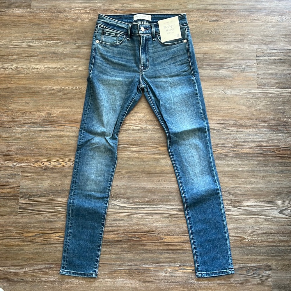 NWT Abercrombie skinny jeans